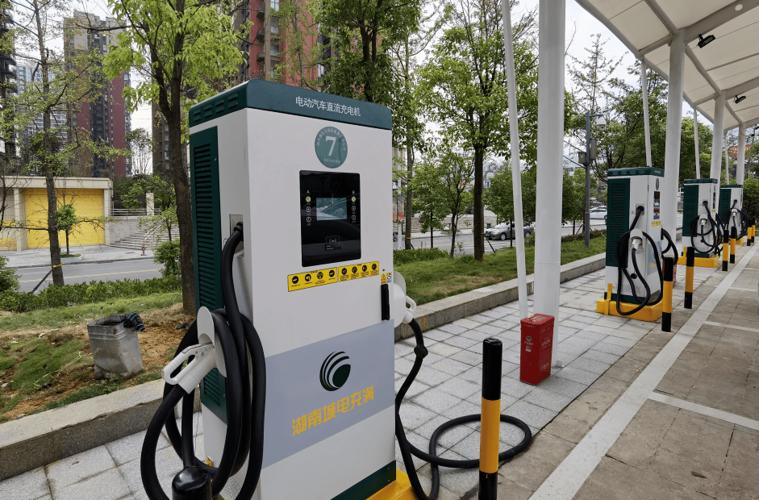 华体科技：公司有新能源汽车充电设施的安装及充电服务