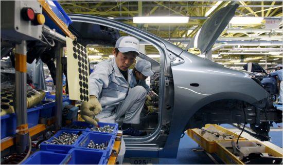 美国汽车工人历史性涨薪后迅速波及全行业：丰田之后，本田在美国也加薪