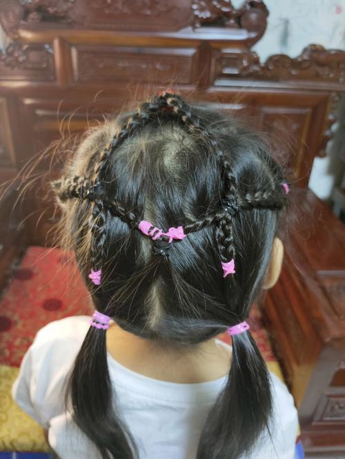 幼儿园女孩子发型-幼儿园女孩子发型编发简单