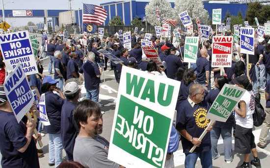 UAW主席也“麻”了：多家工厂工人不接受新劳资合同 或会再次罢工